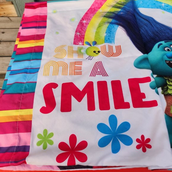 Trolls Pillowcases Set Of Two Show Me A Smile - Picture 2 of 3